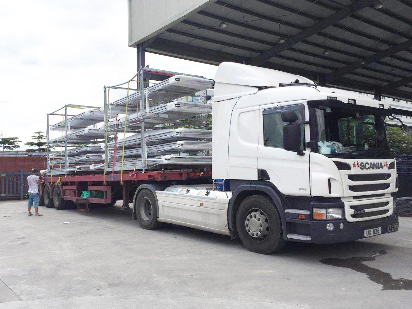 江門出口到香港玻璃幕墻運輸案例--東勝物流