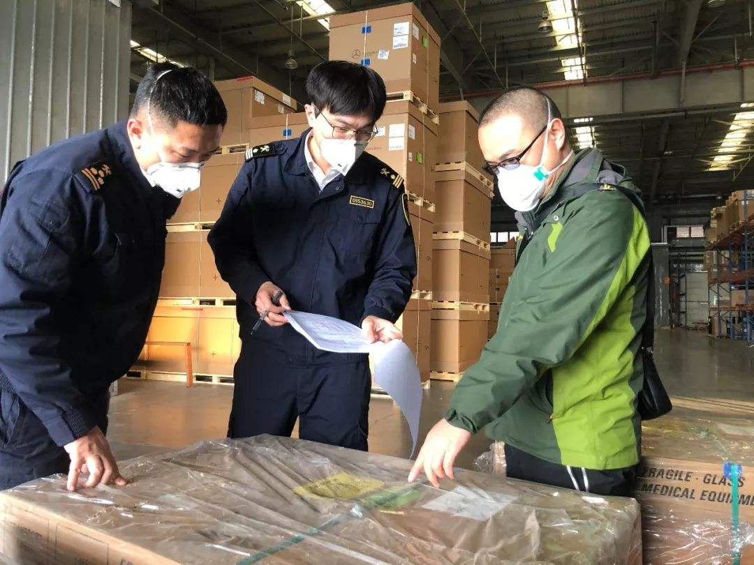 防疫物資出口運輸查驗現場圖